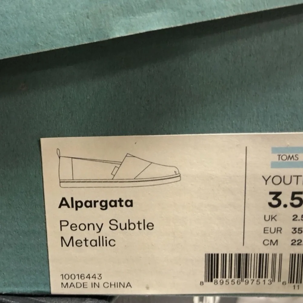 Toms Alpargata Girls Slip On Size 3.5M Big Kid